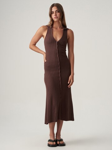 St MRLO Knit dress 'KELSY' in Brown: front
