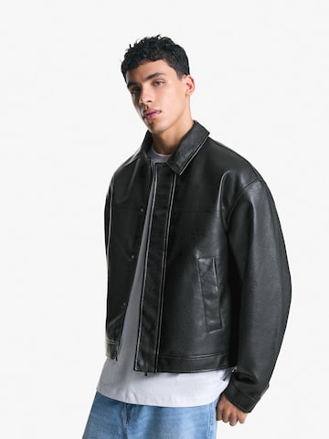 Veste mi-saison Bershka en noir : devant