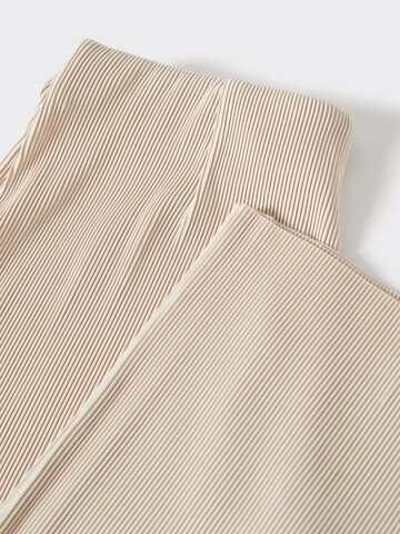 Wide leg Pantaloni 'MARIONA' di MANGO in beige
