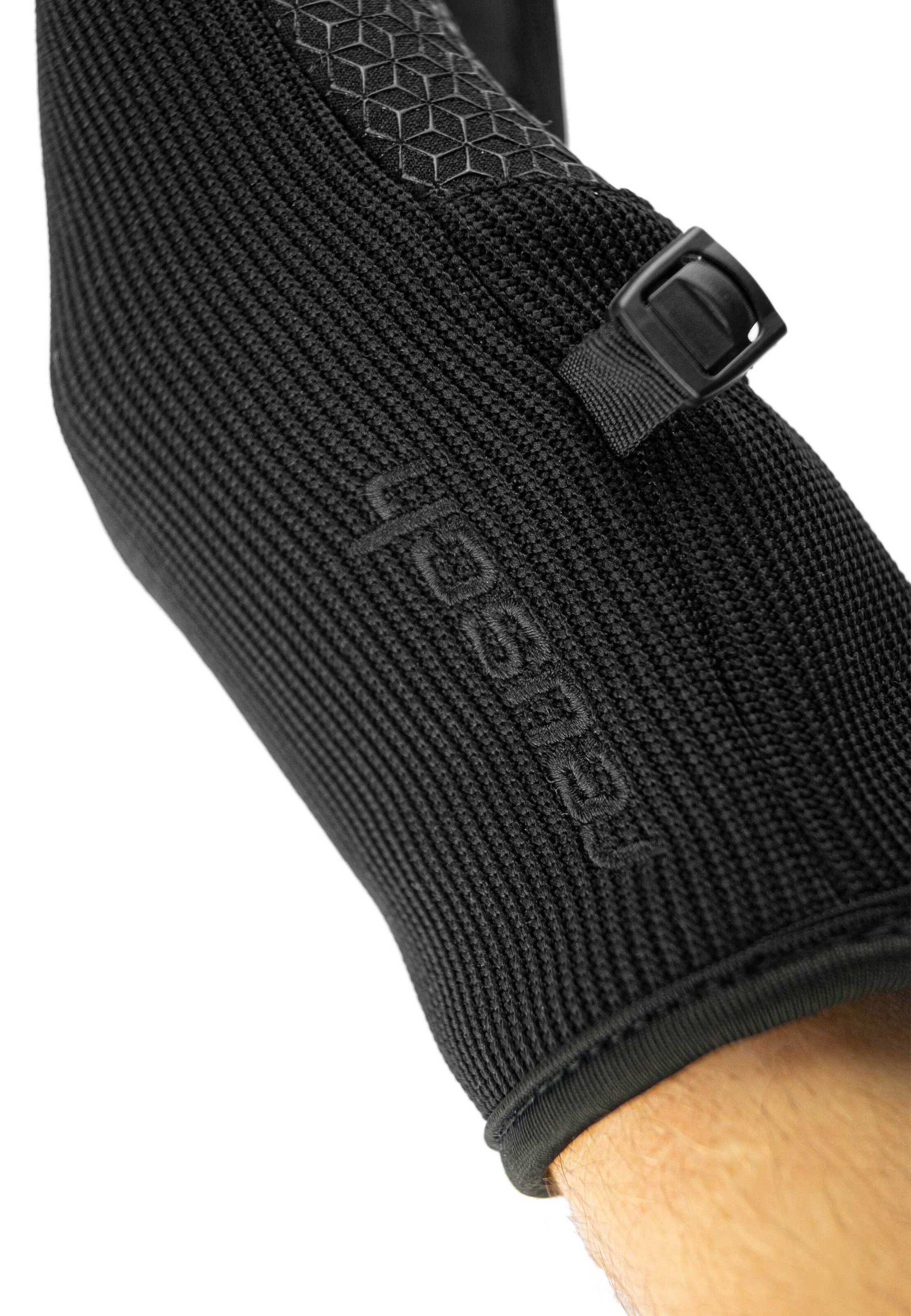REUSCH Sports gloves 'Mate' in Black