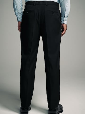 Coupe slim Pantalon à plis Next en noir