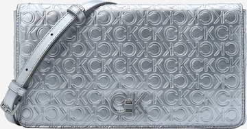 Calvin Klein - Bolso de hombro en gris: frente