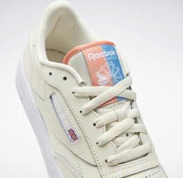 Sneaker bassa 'Club C 85' di Reebok in beige