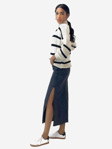 Pullover di Elara in beige