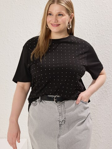 Trendyol Curve T-shirt i svart: framsida