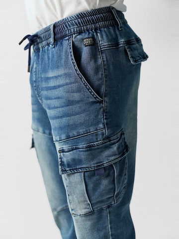 KOROSHI Tapered Cargojeans i blå