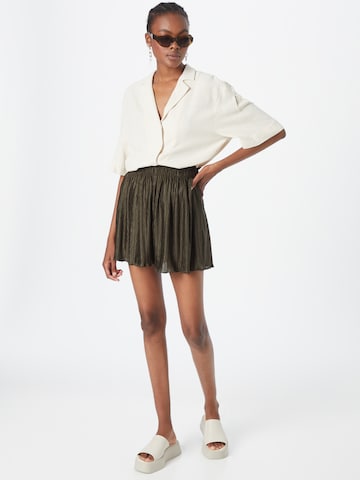 ABOUT YOU Wide Leg Shorts 'Thora' in Grün
