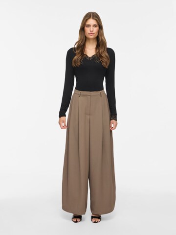 Wide leg Pantaloni con pieghe 'VILee' di VILA in marrone