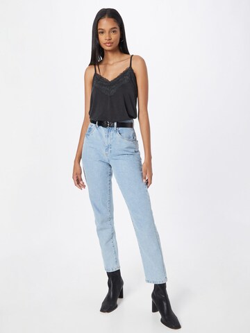 Top 'FILLI' de la VERO MODA pe negru