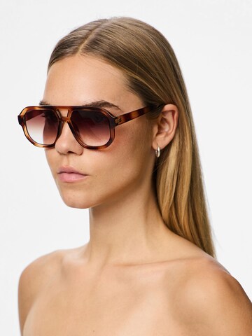 Lunettes de soleil 'PCKarla' PIECES en orange