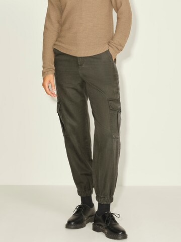 Tapered Pantaloni cargo 'Holly' di JJXX in verde