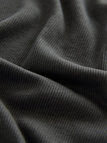 Next - Body en gris