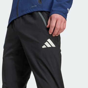 ADIDAS PERFORMANCE Tapered Sporthose 'Arsenal Tiro 25 Competition Vis Tech Travel' in Schwarz