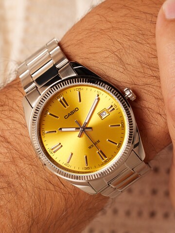 Montre à affichage analogique 'Sportiv' CASIO en argent
