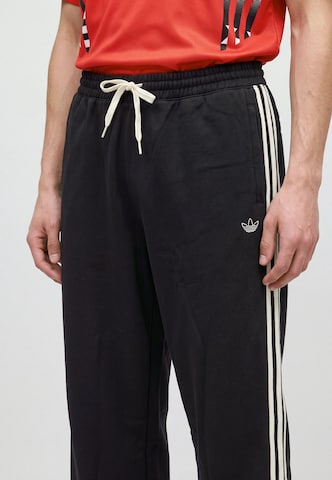 Regular Pantaloni de la ADIDAS ORIGINALS pe negru