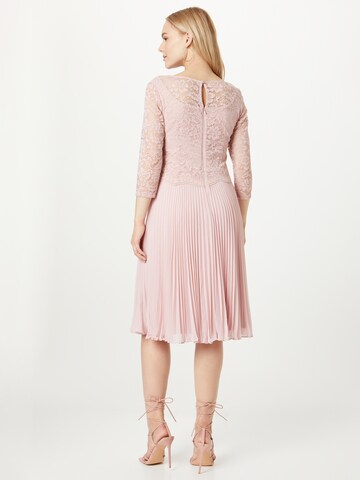 Robe de cocktail Vera Mont en rose