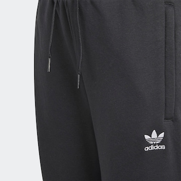 ADIDAS ORIGINALS Tapered Broek 'Adicolor' in Zwart