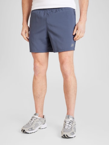 new balance Regular Sportshorts 'Core Run 5' in Grau: predná strana