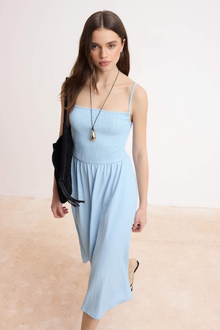 Robe d’été Trendyol en bleu : devant