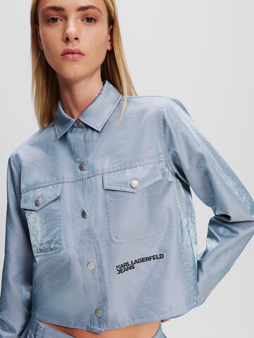 KARL LAGERFELD JEANS Bluse 'Iridescent' i blå