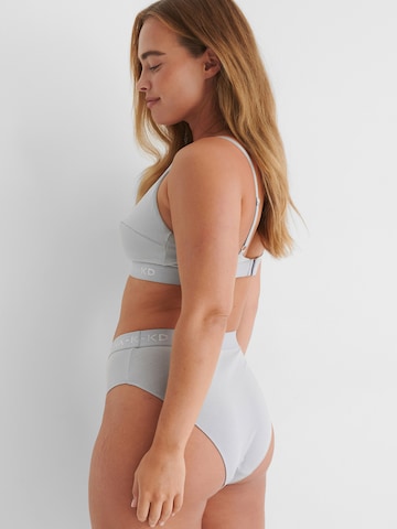 hunkemöller x NA-KD Slip 'Finnia' in Grau