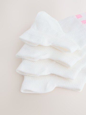 Next Sukat värissä valkoinen