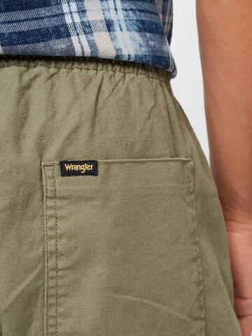 WRANGLER Loosefit Housut värissä vihreä