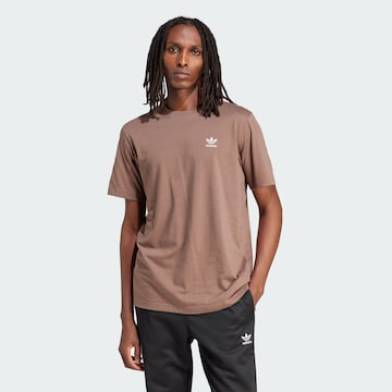 ADIDAS ORIGINALS T-shirt 'Trefoil Essentials' i brun: framsida