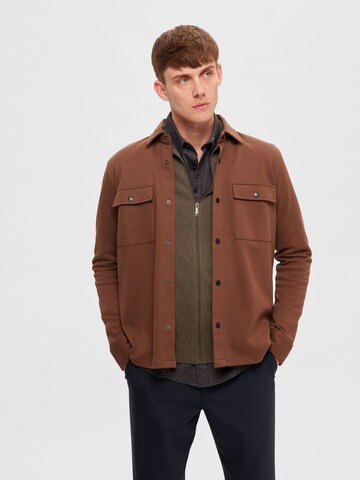 SELECTED HOMME Between-Season Jacket in Brown: front