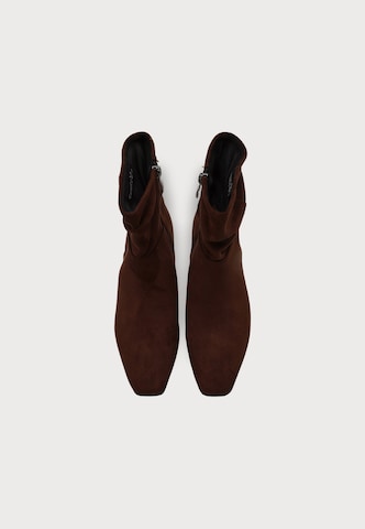 CAPRICE Booties in Brown