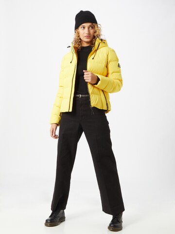 Superdry Zimní bunda – žlutá