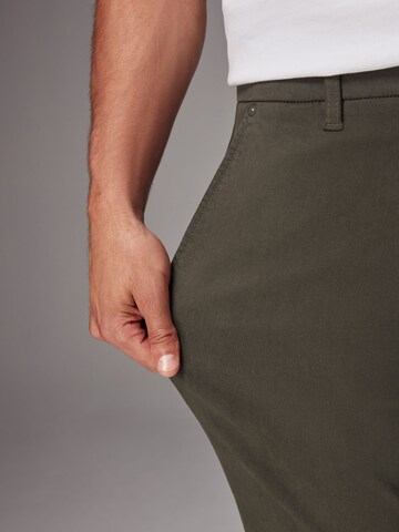 Slimfit Pantaloni chino di Next in verde