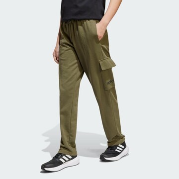 ADIDAS SPORTSWEAR Loosefit Sportbyxa 'Essentials' i grön: framsida