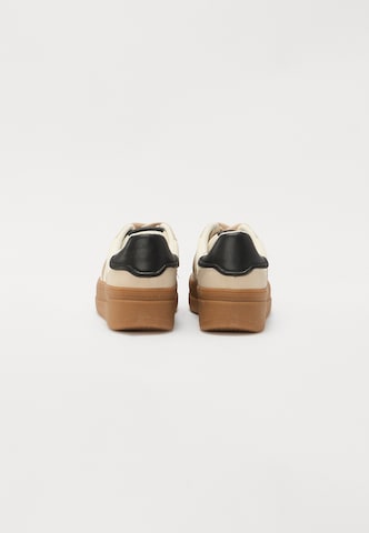Sneaker low 'DARBIE' de la CALL IT SPRING pe alb