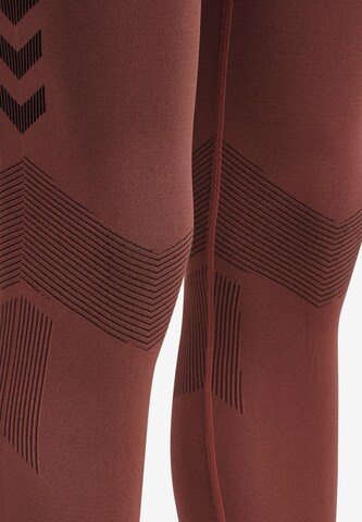 Skinny Pantalon de sport 'First' Hummel en rouge