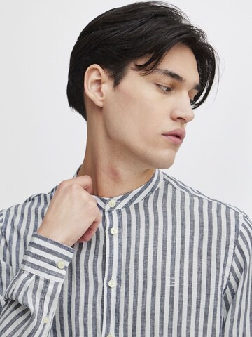 Casual Friday - Ajuste regular Camisa ' CFANTON LS CC linen striped shirt ' en azul