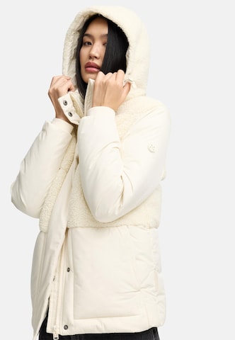 Veste d’hiver 'Sheeta 16' MARIKOO en blanc