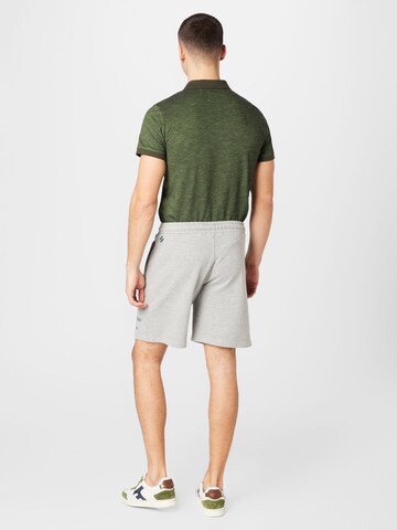 Superdry Regular Shorts in Grau