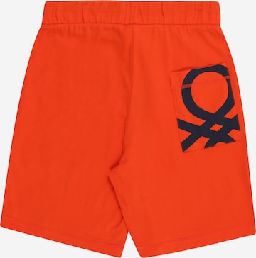 UNITED COLORS OF BENETTON Regular Shorts in Rot