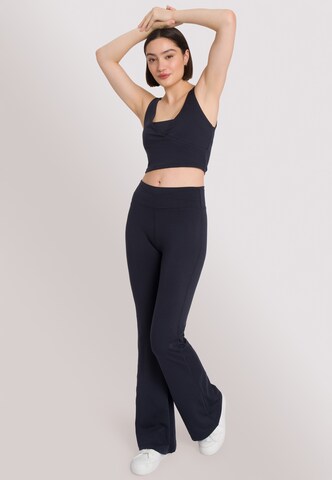 OCEANSAPART Flared Leggings 'Dahlia' in Black
