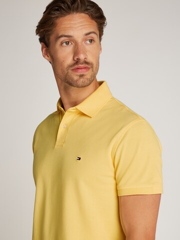 TOMMY HILFIGER - Camisa 'CORE 1985' em amarelo