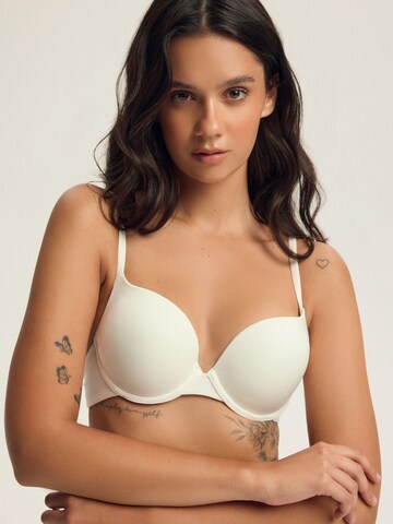 Push-up Reggiseno 'Super-Push-up-BH Arien, nahtlos, glatte T-Shirt-Cups' di ESOTIQ in beige: frontale