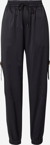 Hoermanseder x About You - Tapered Pantalón 'Elena' en negro: frente