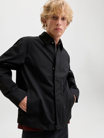 Veste fonctionnelle JACK & JONES en noir