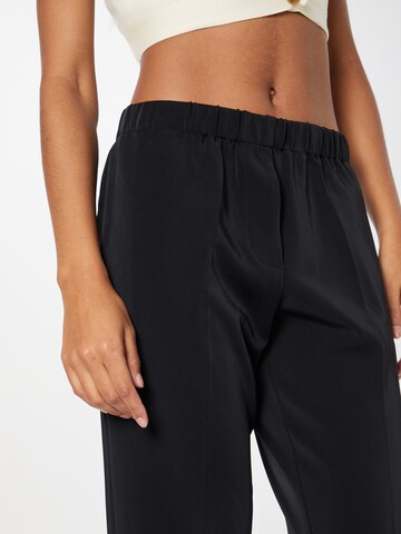 Samsøe Samsøe Slim fit Trousers with creases 'HOYS' in Black