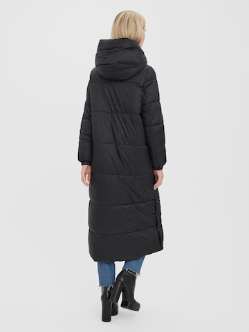 VERO MODA Płaszcz zimowy 'UPPSALA' w kolorze czarny