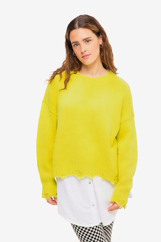Studio Untold Sweater in Yellow: front