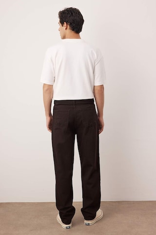 Trendyol Regular Jeans in Braun