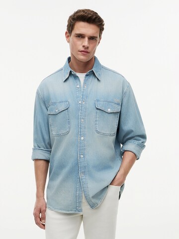 Coupe regular Chemise TOMMY HILFIGER en bleu : devant