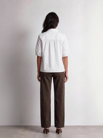 Tricou ' LR-ISLA ' de la Levete Room pe alb